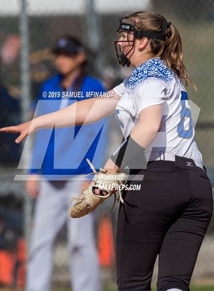 Thumbnail 3 in Kearney vs. Lincoln East photogallery.