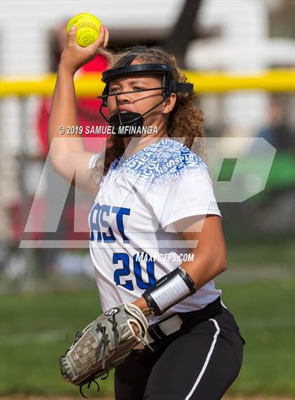 Thumbnail 2 in Kearney vs. Lincoln East photogallery.