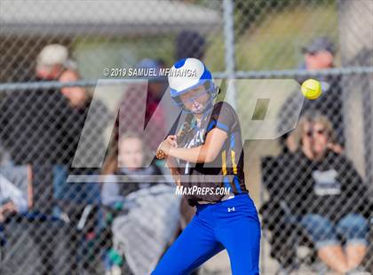 Thumbnail 2 in Kearney vs. Lincoln East photogallery.