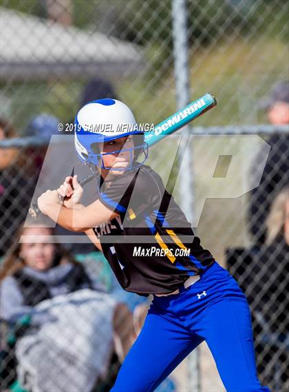Thumbnail 3 in Kearney vs. Lincoln East photogallery.