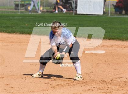 Thumbnail 2 in Kearney vs. Lincoln East photogallery.
