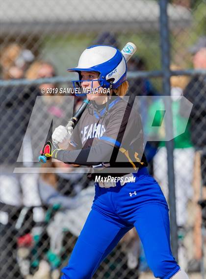 Thumbnail 3 in Kearney vs. Lincoln East photogallery.
