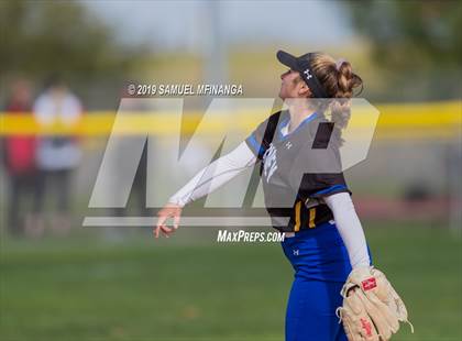 Thumbnail 3 in Kearney vs. Lincoln East photogallery.
