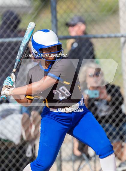 Thumbnail 3 in Kearney vs. Lincoln East photogallery.