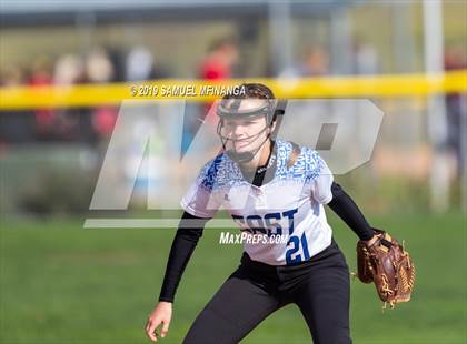 Thumbnail 2 in Kearney vs. Lincoln East photogallery.