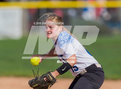 Thumbnail 2 in Kearney vs. Lincoln East photogallery.