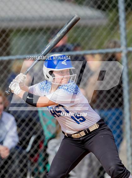 Thumbnail 2 in Kearney vs. Lincoln East photogallery.