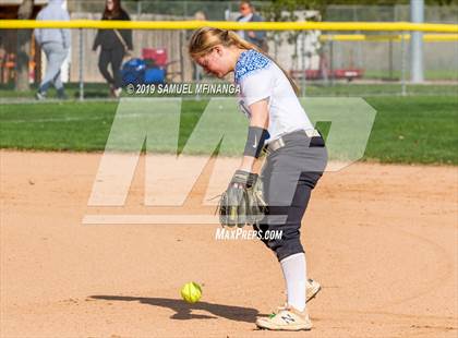 Thumbnail 2 in Kearney vs. Lincoln East photogallery.