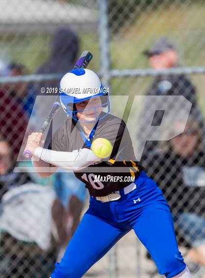 Thumbnail 1 in Kearney vs. Lincoln East photogallery.