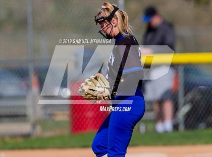 Thumbnail 3 in Kearney vs. Lincoln East photogallery.