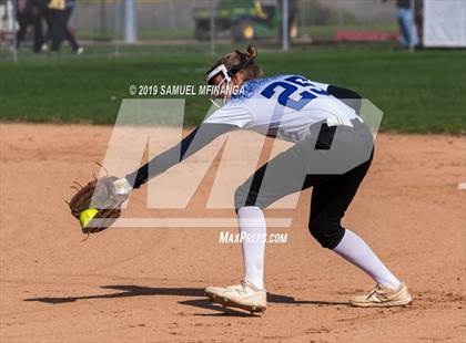 Thumbnail 1 in Kearney vs. Lincoln East photogallery.