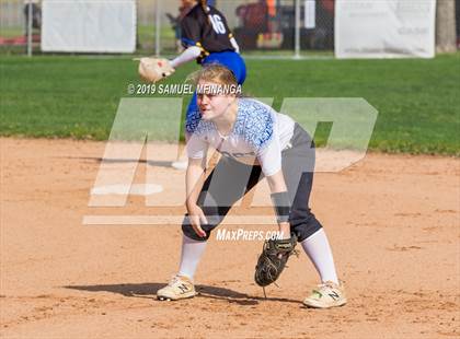 Thumbnail 2 in Kearney vs. Lincoln East photogallery.