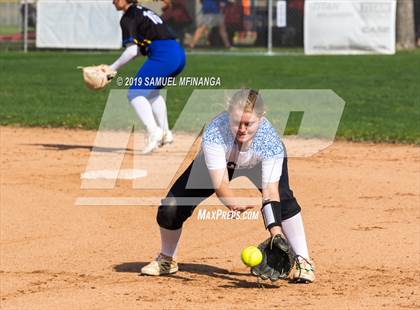 Thumbnail 1 in Kearney vs. Lincoln East photogallery.