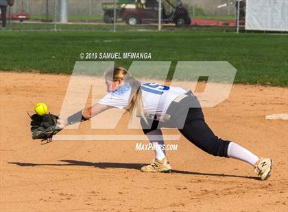 Thumbnail 3 in Kearney vs. Lincoln East photogallery.