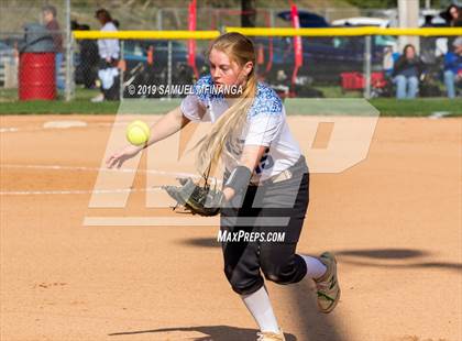 Thumbnail 2 in Kearney vs. Lincoln East photogallery.