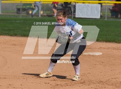 Thumbnail 3 in Kearney vs. Lincoln East photogallery.