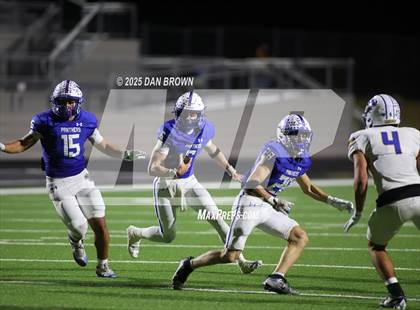 Thumbnail 2 in Sunnyvale vs. Van Alstyne (UIL 4A D2 Football Bi District) photogallery.