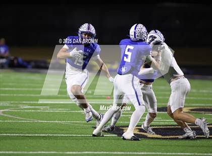 Thumbnail 1 in Sunnyvale vs. Van Alstyne (UIL 4A D2 Football Bi District) photogallery.
