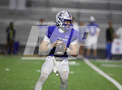 Thumbnail 3 in Sunnyvale vs. Van Alstyne (UIL 4A D2 Football Bi District) photogallery.