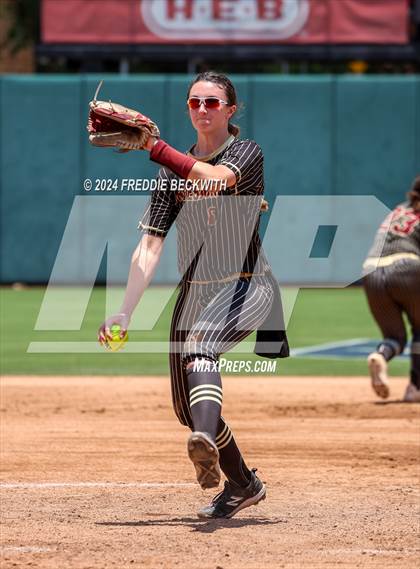 Thumbnail 3 in Coahoma vs. Whitesboro (UIL 3A Softball Semifinal) photogallery.