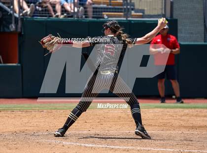 Thumbnail 2 in Coahoma vs. Whitesboro (UIL 3A Softball Semifinal) photogallery.