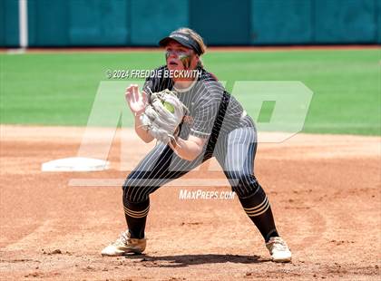 Thumbnail 2 in Coahoma vs. Whitesboro (UIL 3A Softball Semifinal) photogallery.