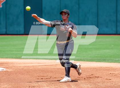 Thumbnail 1 in Coahoma vs. Whitesboro (UIL 3A Softball Semifinal) photogallery.