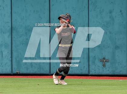 Thumbnail 3 in Coahoma vs. Whitesboro (UIL 3A Softball Semifinal) photogallery.