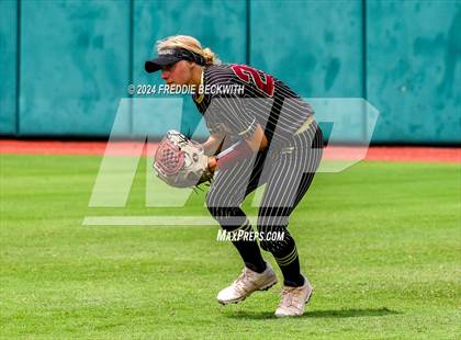 Thumbnail 1 in Coahoma vs. Whitesboro (UIL 3A Softball Semifinal) photogallery.