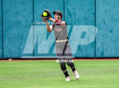 Thumbnail 1 in Coahoma vs. Whitesboro (UIL 3A Softball Semifinal) photogallery.