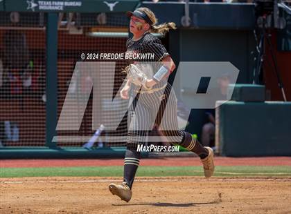 Thumbnail 3 in Coahoma vs. Whitesboro (UIL 3A Softball Semifinal) photogallery.