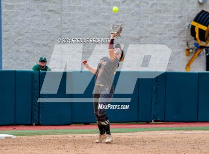 Thumbnail 3 in Coahoma vs. Whitesboro (UIL 3A Softball Semifinal) photogallery.