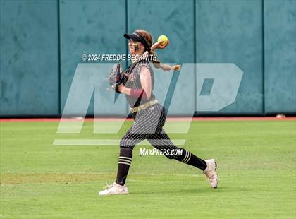Thumbnail 3 in Coahoma vs. Whitesboro (UIL 3A Softball Semifinal) photogallery.