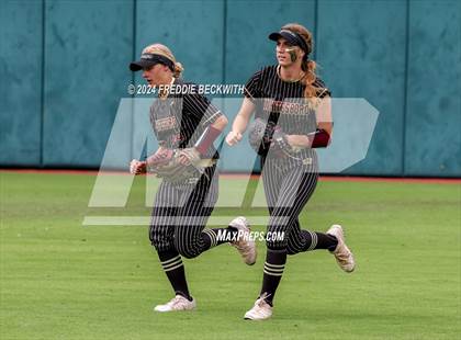 Thumbnail 3 in Coahoma vs. Whitesboro (UIL 3A Softball Semifinal) photogallery.