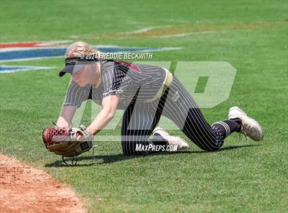 Thumbnail 3 in Coahoma vs. Whitesboro (UIL 3A Softball Semifinal) photogallery.