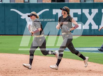 Thumbnail 3 in Coahoma vs. Whitesboro (UIL 3A Softball Semifinal) photogallery.