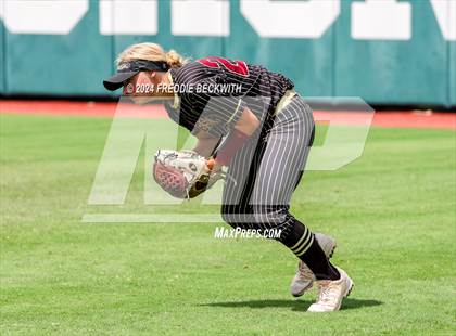 Thumbnail 3 in Coahoma vs. Whitesboro (UIL 3A Softball Semifinal) photogallery.