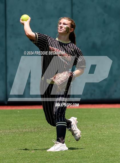 Thumbnail 3 in Coahoma vs. Whitesboro (UIL 3A Softball Semifinal) photogallery.