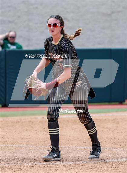 Thumbnail 3 in Coahoma vs. Whitesboro (UIL 3A Softball Semifinal) photogallery.