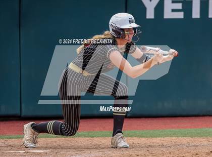 Thumbnail 1 in Coahoma vs. Whitesboro (UIL 3A Softball Semifinal) photogallery.
