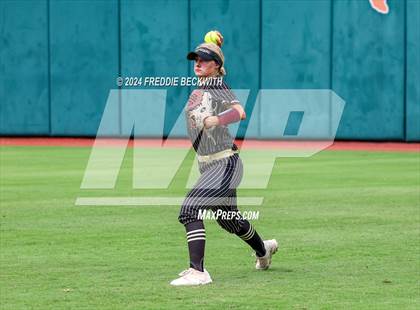 Thumbnail 2 in Coahoma vs. Whitesboro (UIL 3A Softball Semifinal) photogallery.