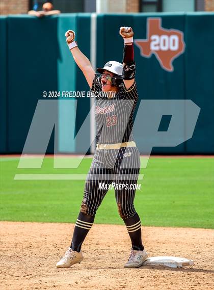 Thumbnail 2 in Coahoma vs. Whitesboro (UIL 3A Softball Semifinal) photogallery.