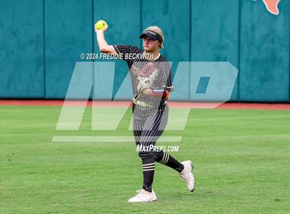 Thumbnail 3 in Coahoma vs. Whitesboro (UIL 3A Softball Semifinal) photogallery.