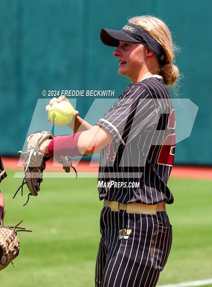Thumbnail 1 in Coahoma vs. Whitesboro (UIL 3A Softball Semifinal) photogallery.