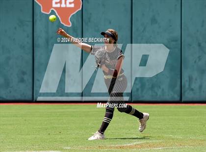 Thumbnail 2 in Coahoma vs. Whitesboro (UIL 3A Softball Semifinal) photogallery.