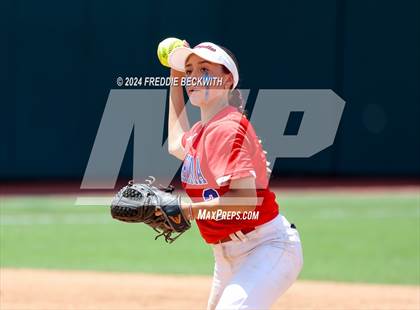 Thumbnail 3 in Coahoma vs. Whitesboro (UIL 3A Softball Semifinal) photogallery.