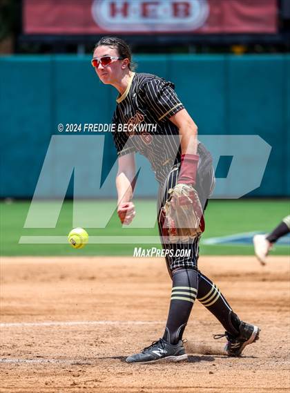 Thumbnail 1 in Coahoma vs. Whitesboro (UIL 3A Softball Semifinal) photogallery.