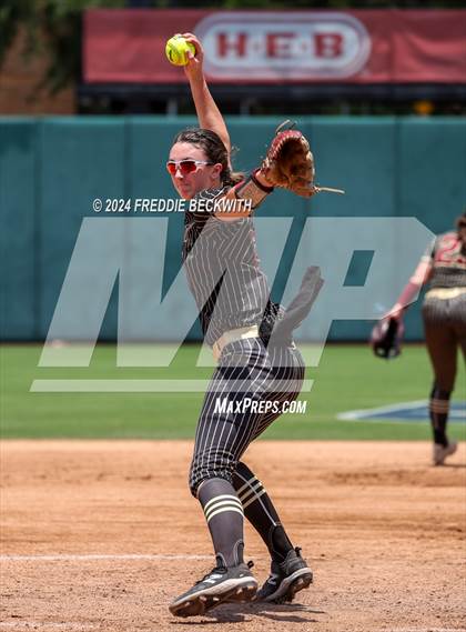Thumbnail 1 in Coahoma vs. Whitesboro (UIL 3A Softball Semifinal) photogallery.