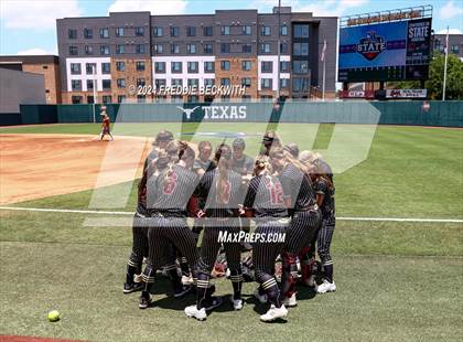 Thumbnail 3 in Coahoma vs. Whitesboro (UIL 3A Softball Semifinal) photogallery.