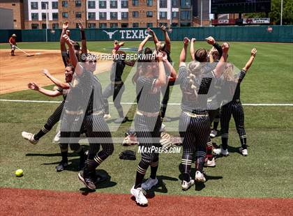 Thumbnail 1 in Coahoma vs. Whitesboro (UIL 3A Softball Semifinal) photogallery.